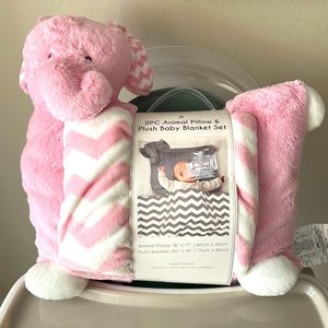 New pillow and blanket set